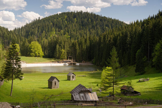 Lacul Iezer © Ovidiu Ștefeligă